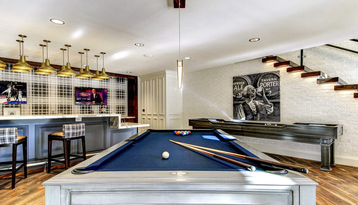 maybrook gameroom with shuffleboard, billiards table, bar area and flat screen tv - jefferson apartment group