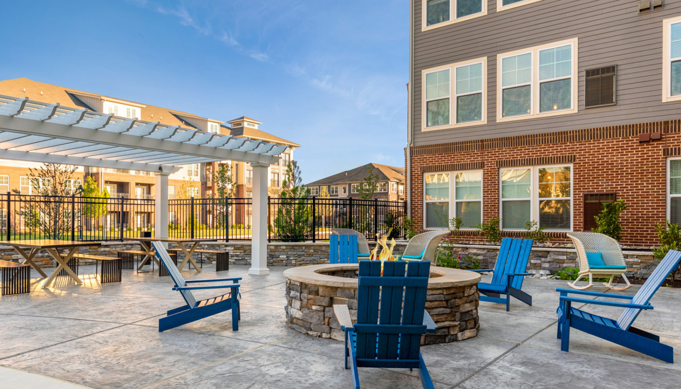 fire pit and social seating at j creekside luxury apartments in exton pa