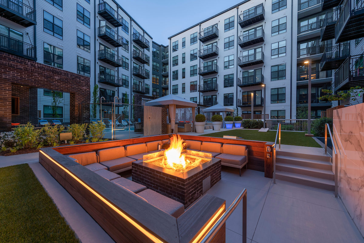 courtyard with fire pit - aventon crown apartments